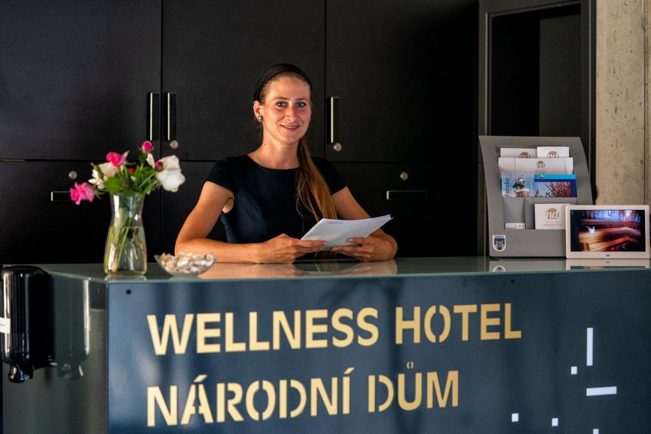 Hotel Narodni Dum Podborany Zewnętrze zdjęcie