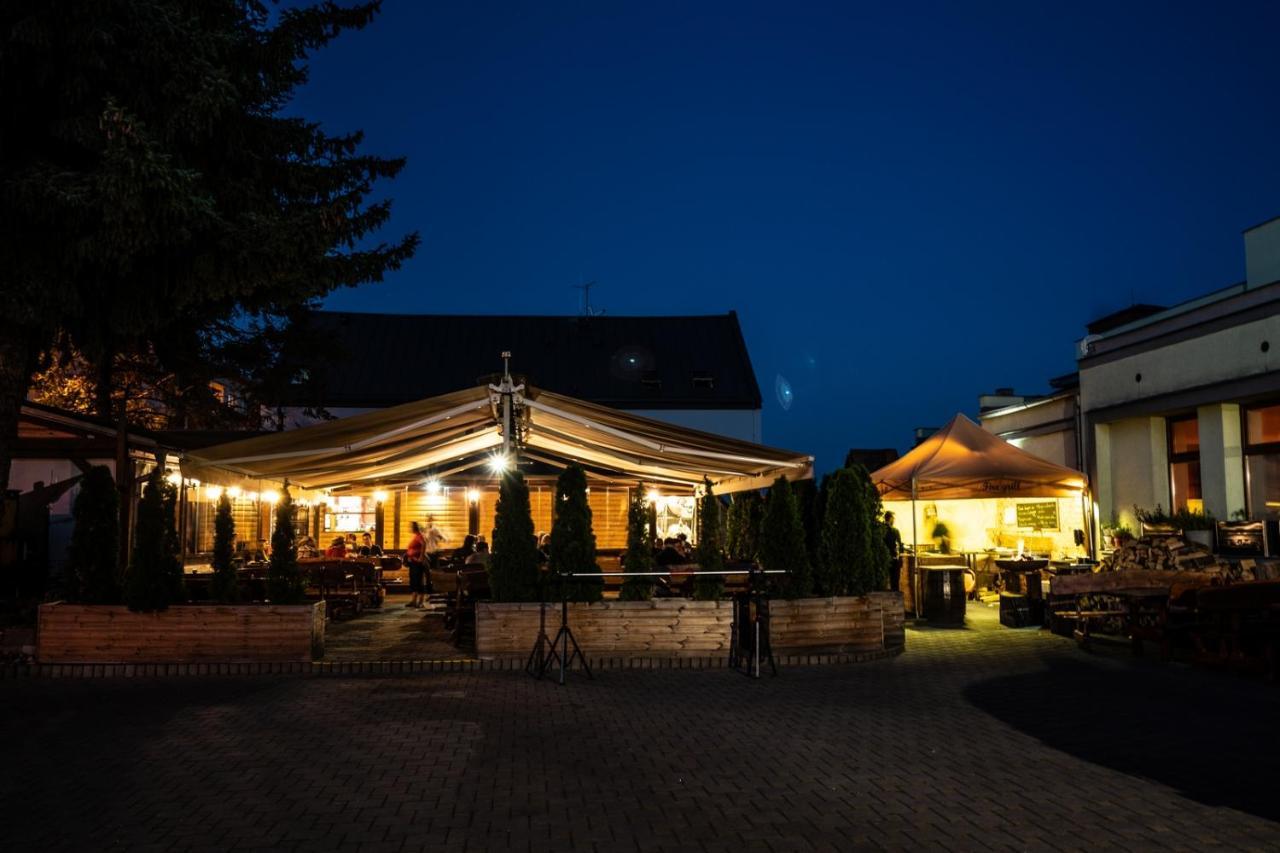 Hotel Narodni Dum Podborany Zewnętrze zdjęcie