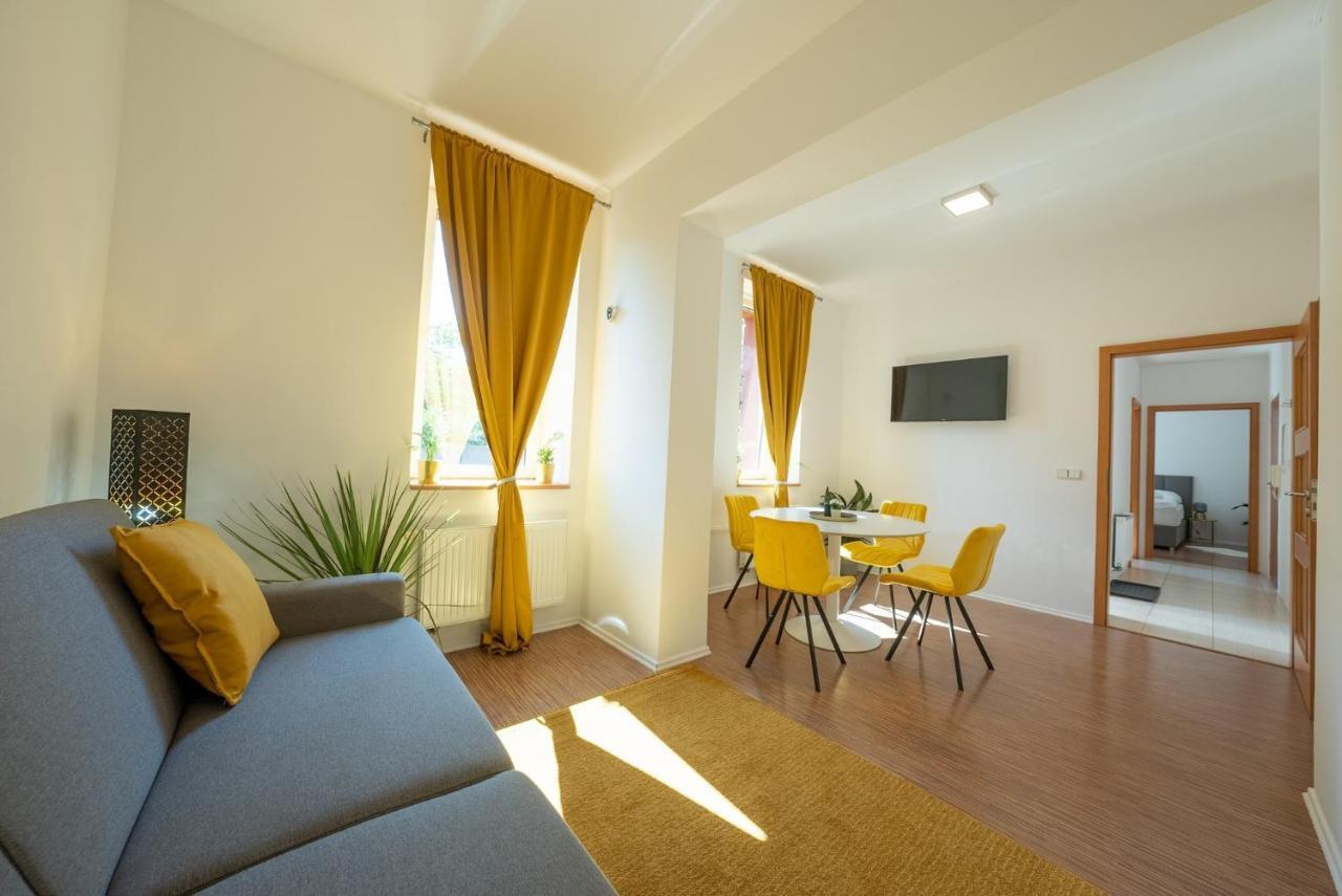 Hotel Narodni Dum Podborany Zewnętrze zdjęcie