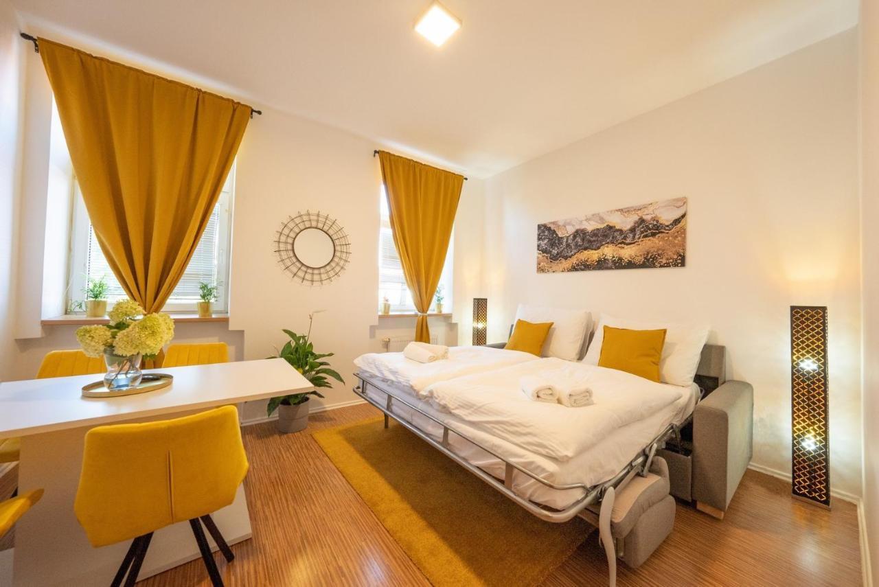 Hotel Narodni Dum Podborany Zewnętrze zdjęcie