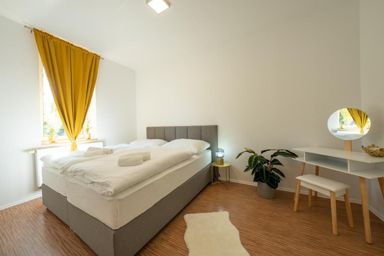 Hotel Narodni Dum Podborany Zewnętrze zdjęcie