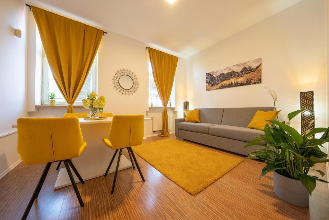 Hotel Narodni Dum Podborany Zewnętrze zdjęcie