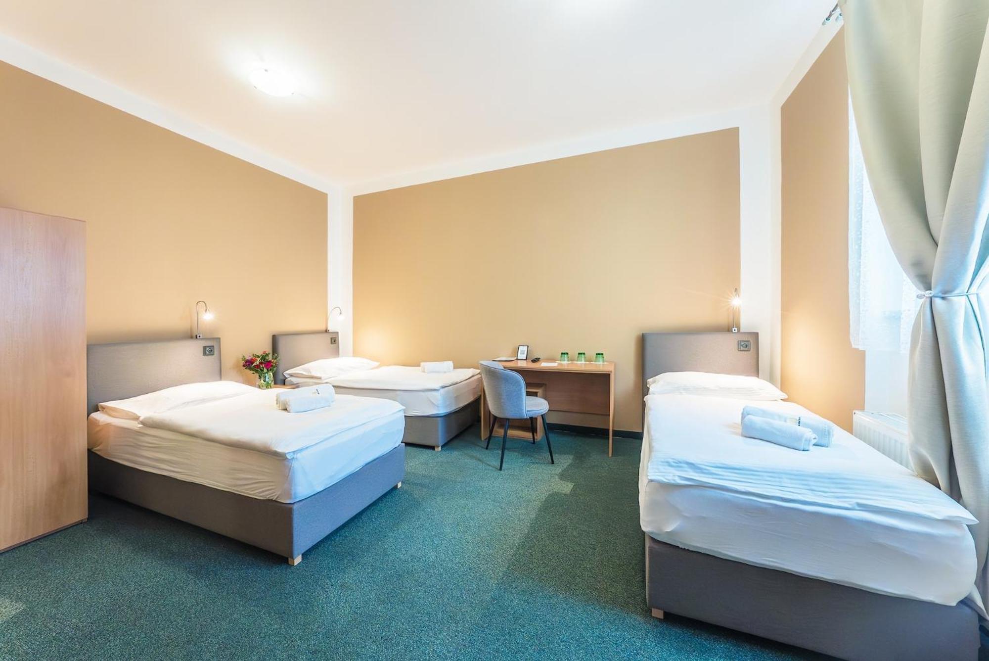 Hotel Narodni Dum Podborany Zewnętrze zdjęcie