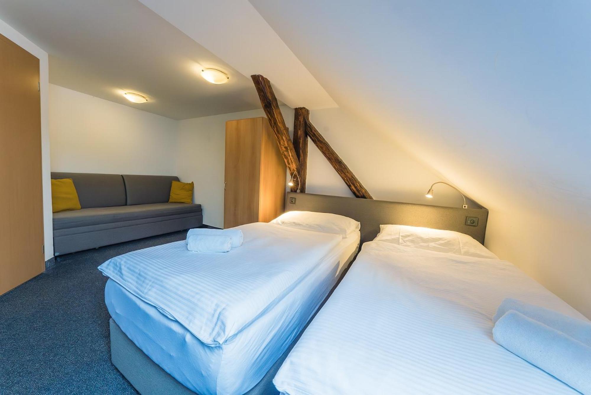Hotel Narodni Dum Podborany Zewnętrze zdjęcie