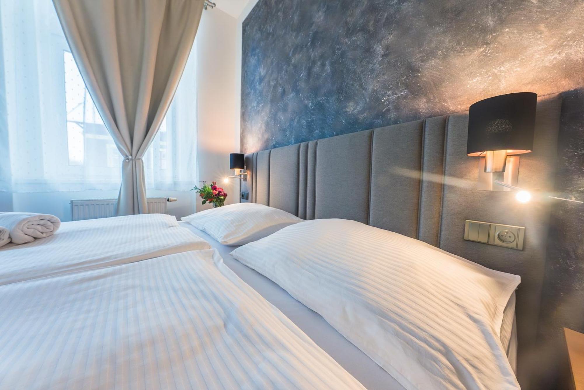 Hotel Narodni Dum Podborany Zewnętrze zdjęcie