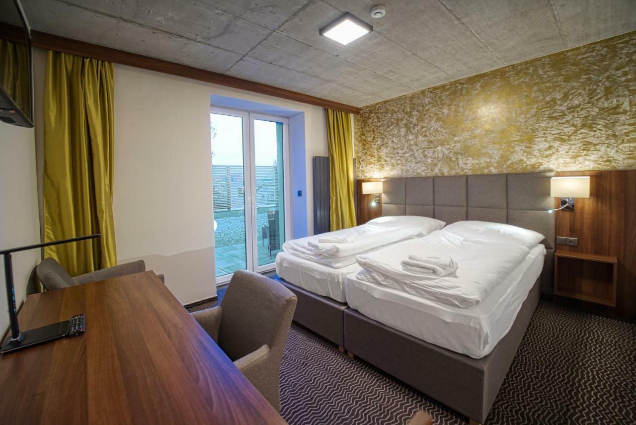 Hotel Narodni Dum Podborany Zewnętrze zdjęcie