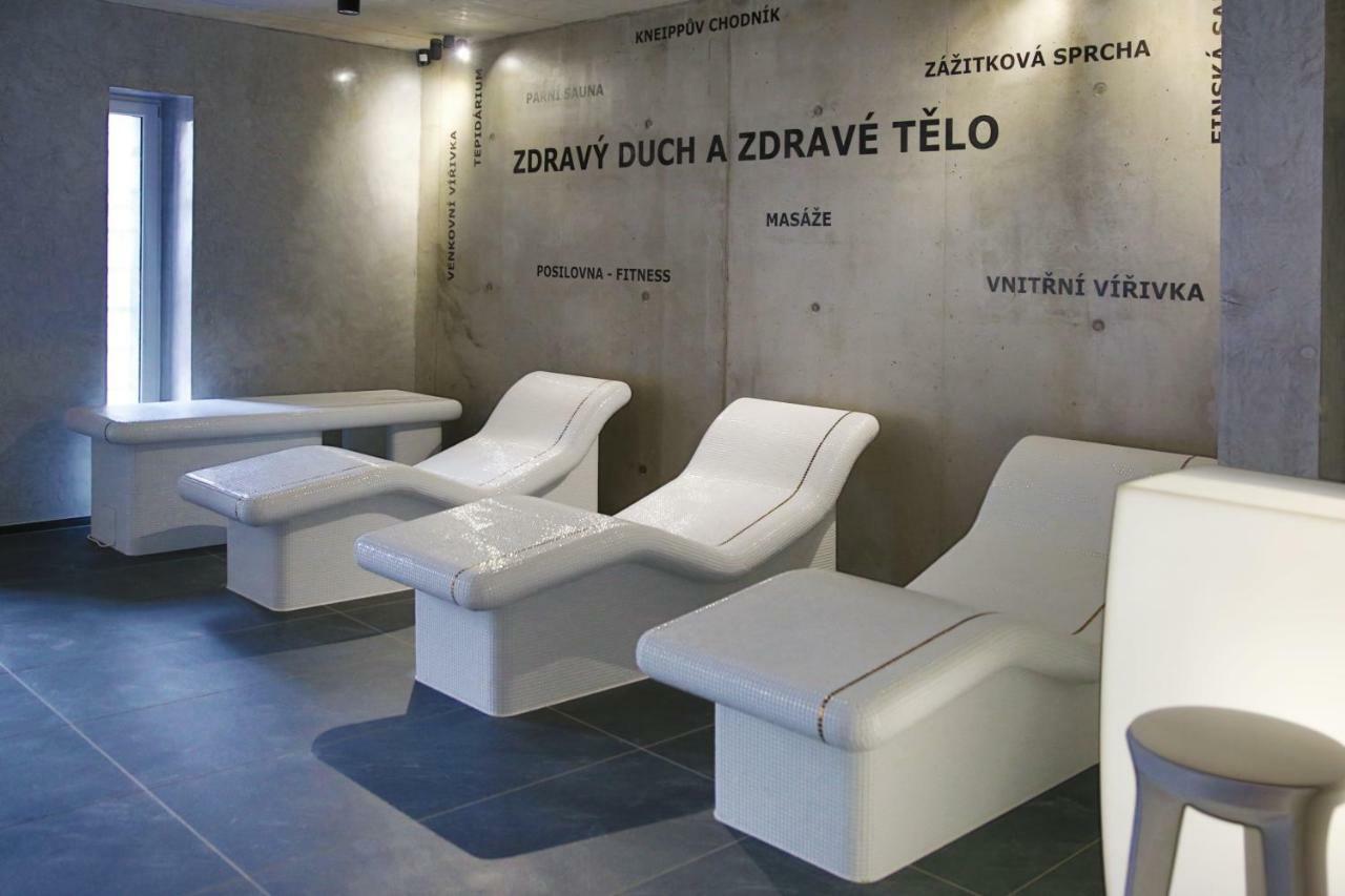 Hotel Narodni Dum Podborany Zewnętrze zdjęcie